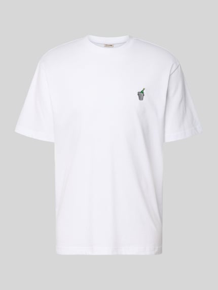Produktfoto, Relaxed Fit T-Shirt aus reiner Baumwolle Modell 'FRED' von Only & Sons, biała jednolita bawełna, naszywka z motywem, okrągły dekolt, krótki rękaw, jersey