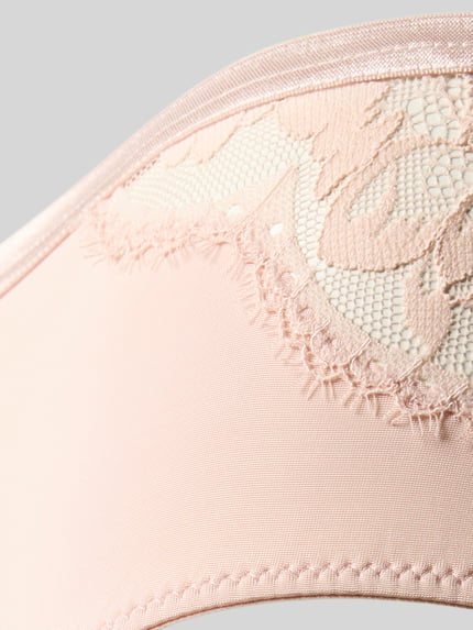 Productfoto, Slip aus Viskose-Mix Modell 'Poetry' van Mey, dames slip van mix van viscose en elastaan, met kant, elastische band, aansluitende pasvorm, lichte huidkleur, zachte gladde textuur, detail van kanten afwerking