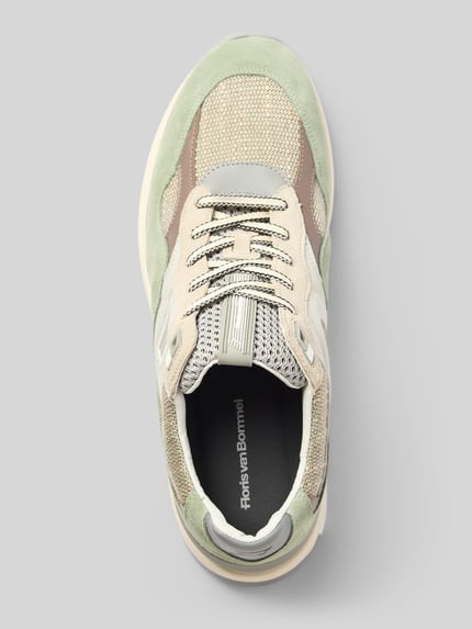 Produktfoto, Sneaker mit Label-Details Modell 'Gripper' von Floris Van Bommel in beige und grün, vetersluiting, geprofileerd profielzool, afgerond model, hakhoogte maat 45: 5 cm, schachthoogte maat 45: 10 cm, schachtbreedte maat 45: 9 cm