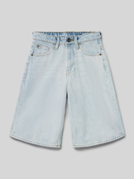 Produktfoto, Straight Fit Shorts mit Logo-Patch Modell 'Jaysen' von Garcia z bawełny, imitacja denimu, 5 kieszeni, jasnoniebieski, szerokość w rozmiarze 140: 32 cm, długość wewnętrzna nogawki: 27 cm