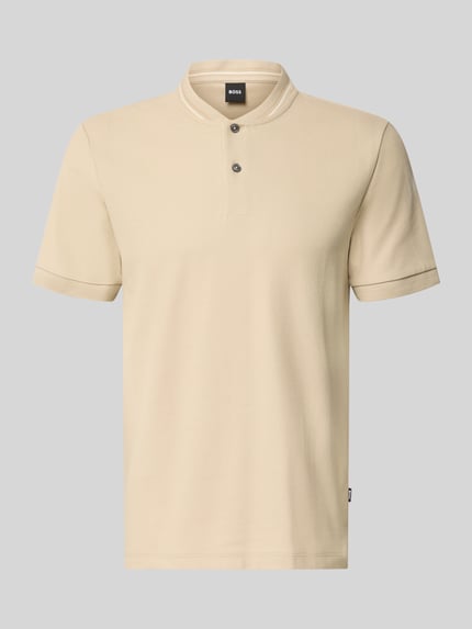 Produktfoto, Regular Fit Poloshirt aus einer Baumwolle C-PRATT40 von BOSS, Optik: Unifarben, Label-Stitching-Applikation, V-Ausschnitt, kurze Knopfleiste, Ärmelform: Kurzarm, Ärmelabschluss: Gerippt, Materialverarbeitung: Piqué, Material: Reine Baumwolle, beige Farbtöne