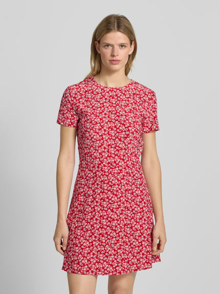 Tommy Jeans Tailliertes Freizeitkleid aus reiner Viskose Rot 4