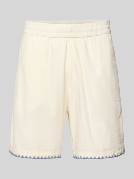 Produktfoto, Shorts mit umstochener Kante von REVIEW aus Baumwoll-Viskose-Mix, Regular-Fit, elastischer Bund, seitliche Eingrifftaschen, helle Farbe, feine Textur, Bundweite 42 cm, Innenbeinlänge 19 cm, schlichtes Design