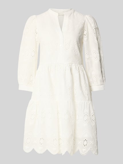 Produktfoto, Knielanges Kleid mit Lochstickerei von Apricot in Weiß, reine Baumwolle, A-Linie, V-Ausschnitt, 3/4-Arm, strukturierte Stickerei