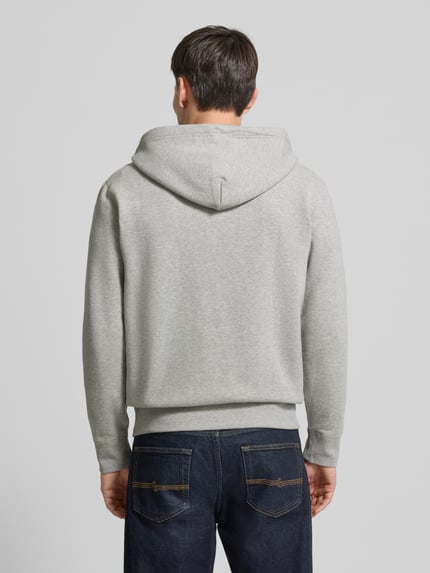 Mannelijk model draagt Sweatjacke mit Label-Stitching und Känguru-Tasche van Polo Ralph Lauren, lichtgrijs, katoenmix, rugaanzicht.
