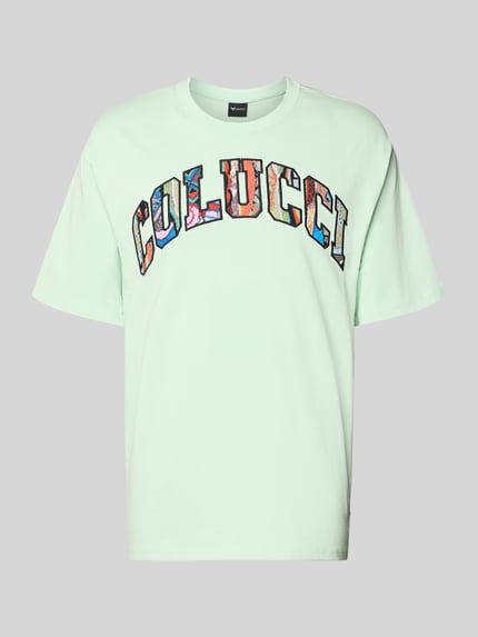 Produktfoto, T-Shirt mit 1/2-Arm von COLUCCI in Hellgrün, reine Baumwolle, gerader Schnitt, Rundhalsausschnitt, bunter Logo-Print.