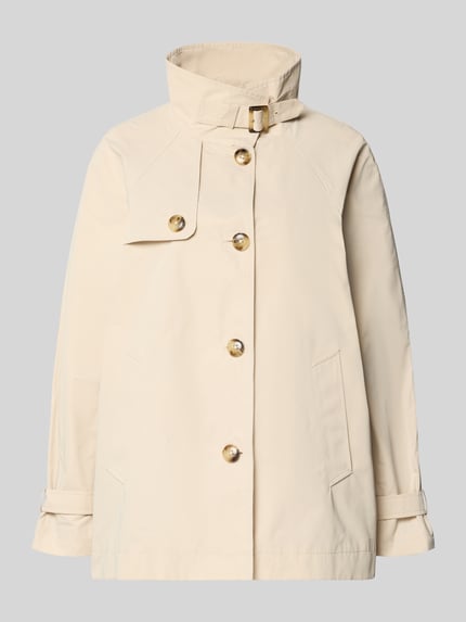 Produktfoto, Trenchcoat mit Stehkragen und Ärmelriegeln von Fuchs Schmitt in Beige, sichtbare Knopfleiste, gerade Form, glatte Textur