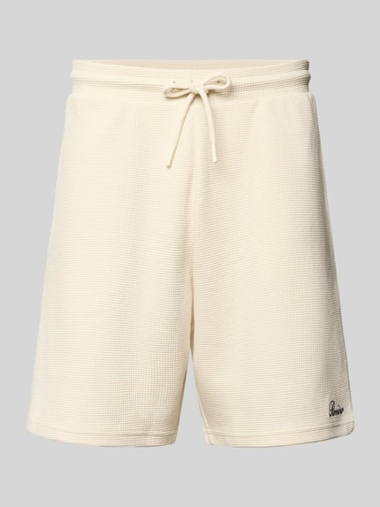 Produktfoto, Shorts mit Strukturmuster von REVIEW aus Baumwoll-Mix in Beige, elastischer Bund, Regular Fit, Nahaufnahme Vorderansicht