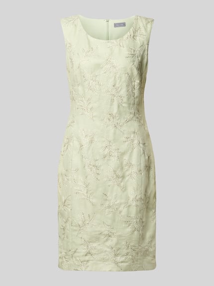 Produktfoto, Knielanges Etuikleid mit Stitchings von WHITE LABEL in Hellgrün, gerader Schnitt, Struktur durch feine Stickdetails, Rundhalsausschnitt.