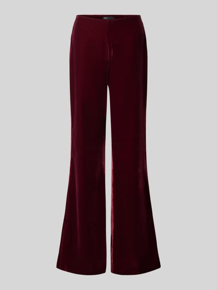 Produktfoto, Flared Fit Stoffhose in unifarbenem Design von MANGO, bordeaux-rot, elastischer Bund, glatte Oberfläche, eingefasste Abschlüsse