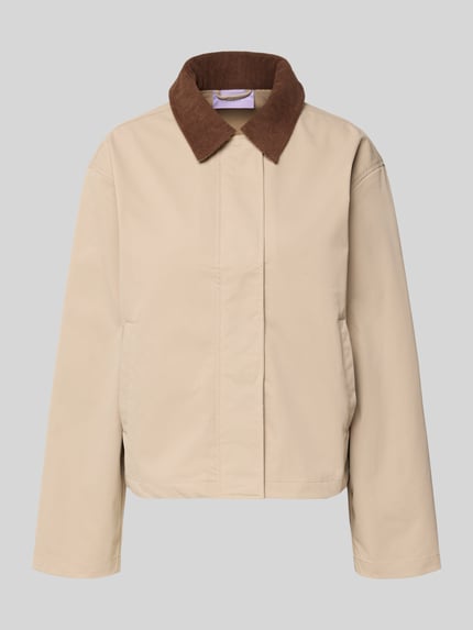 Productfoto, Regular Fit Jacke met overhemdkraag model 'Wilma' van JJXX, ribfluweellook, beige met bruine kraag, steekzakken, katoen, context: damesjack van JJXX, ruglengte maat S 60 cm, schouderbreedte 50 cm, borstbreedte 53 cm, mouwlengte 58 cm