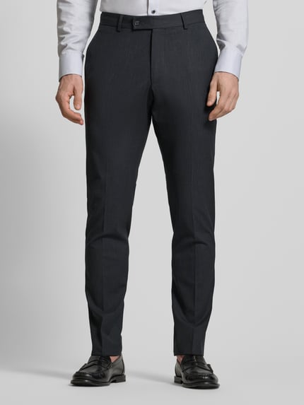 Männermodel trägt Regular Fit Anzug mit Schurwoll-Anteil von HECHTER PARIS in Dunkelgrau, glatte Struktur, Nahaufnahme Unterkörper, Vorderansicht. Elastischer Material-Mix mit Reverskragen und Doppelknopfleiste.