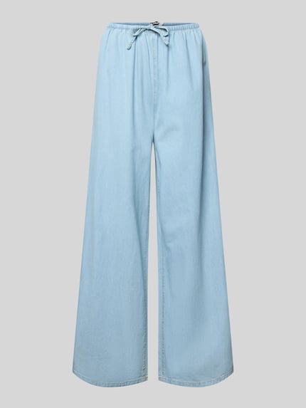 Produktfoto, hellblaue Pull-on-Jeans mit weitem Bein und Kordelzug von REVIEW, reine Baumwolle, Wide Leg, Gesäßtasche, glatte Textur