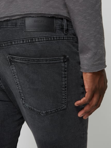 REVIEW Skinny Fit Jeans mit Label-Patch Black 3