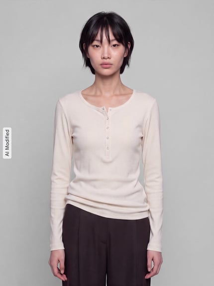 Vrouwenmodel draagt Slim Fit shirt met lange mouwen uit mix van katoen en lyocell van s.Oliver RED LABEL, Dames, voorkant, KI-modificeerd beeld