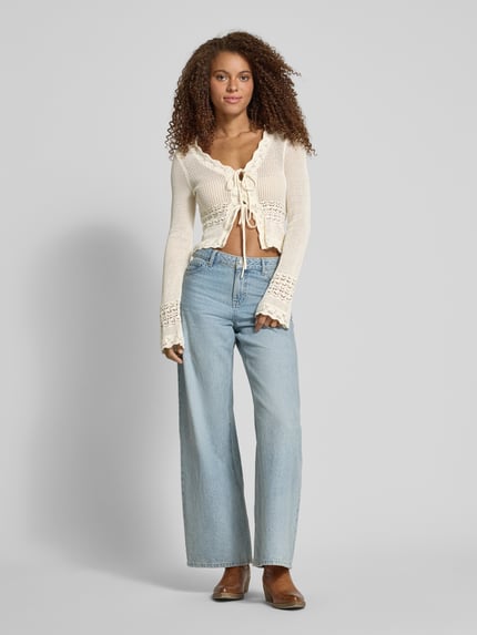 REVIEW Strickjacke mit Schnürung Offwhite 1
