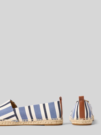 Produktfoto, Espadrilles mit Logo-Applikation Modell 'CAMERYN III' von Lauren Ralph Lauren in Melange-Optik, Rund, flach, leicht strukturierte Sohle, Materialverarbeitung Häkel, Canvas.