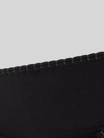 Produktfoto, Bikinihose mit seitlicher Schnürung von WATERCULT aus Material-Mix mit Stretch-Anteil, körpernahe Passform, elastischer Bund