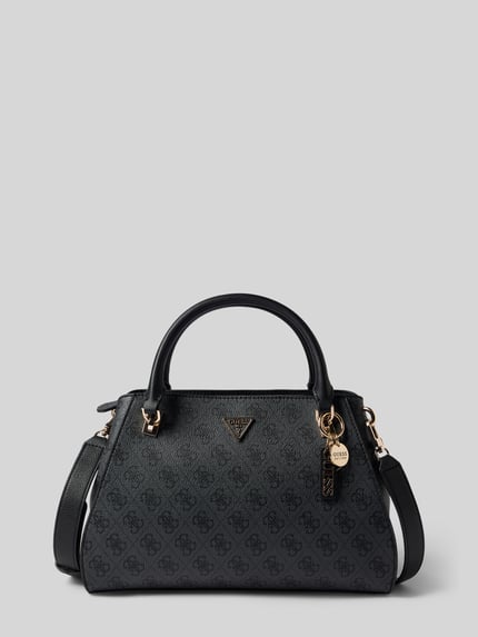 Productfoto, Handtasche mit Logo-Muster Modell 'NOELLE II' van GUESS, Dames schoudertas met hoofvak met ritssluiting, labeldetails, draagband, breedte 27 cm, lengte 23 cm, diepte 11 cm, schouderbandlengte 127 cm, zwart met goudkleurige details, fijn gestructureerde textuur.