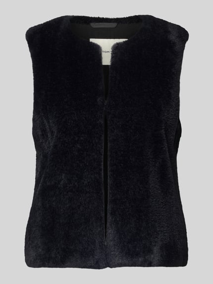 Produktfoto, Regular Fit Weste in Kunstfell-Optik von Tom Tailor, Optik: Unifarben, Hakenverschluss, Label-Stitching-Applikation, weiche Textur