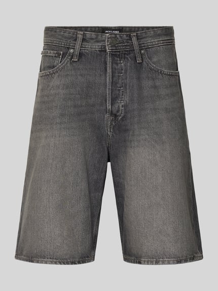 Produktfoto, Baggy Fit Jeansshorts mit Eingrifftaschen Modell 'ALEX' von Jack & Jones, czarny denim, czysta bawełna, szeroka nogawka, Szerokość w rozmiarze M: 42 cm, długość wewnętrzna nogawki w rozmiarze M: 26 cm.