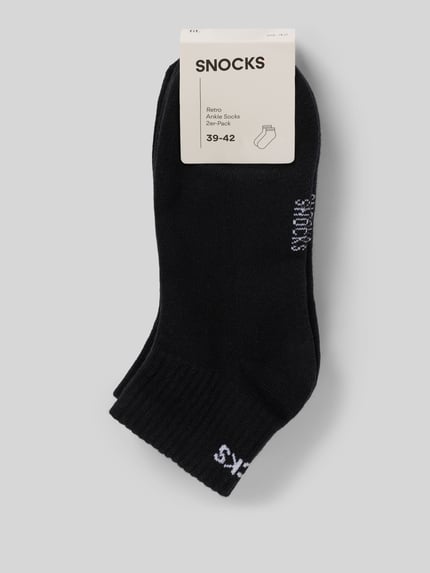 Produktfoto, Socken mit Label-Detail im 2er-Pack von Snocks, schwarzer Baumwoll-Mix mit Stretch-Anteil, Rippenbündchen, körpernahe Passform