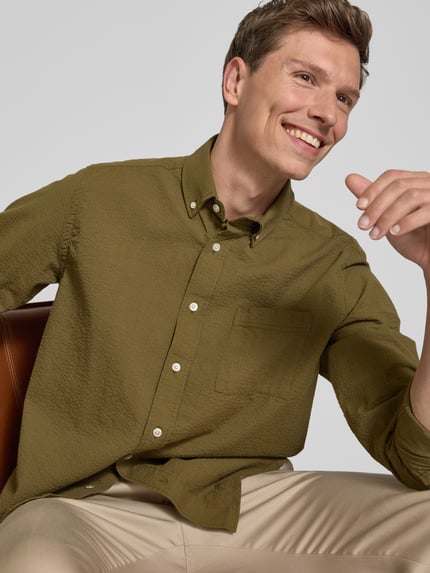Forét Koszula casualowa o kroju regular fit z kieszenią na piersi model ‘HORNET’ Khaki 3