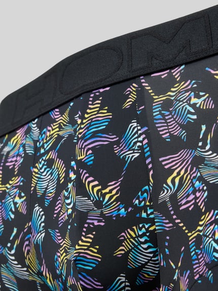 Produktfoto, Trunks mit elastischem Logo-Bund Modell 'Richard' von HOM, Baumwoll-Mix mit Stretch, buntes Streifenmuster auf Schwarz.