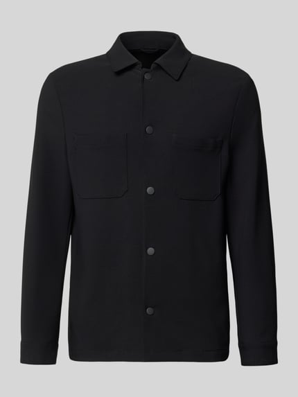 Produktfoto, Regular Fit Overshirt mit Brusttaschen von MCNEAL aus schwarzem Material-Mix mit Stretch-Anteil, Kentkragen, Druckknopfverschluss, Sportmanschetten, Rückenlänge 73 cm bei Größe M.