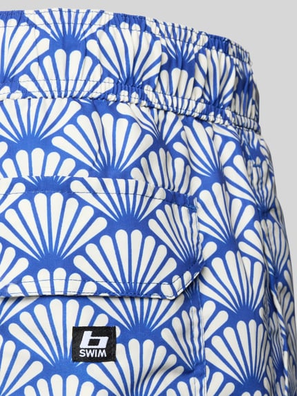 Productfoto, blauw-witte zwembroek met waaiervormig patroon, elastische band, achterzak en labelpatch, model 'BHRADCLIFF' van Blend, regular fit, heren