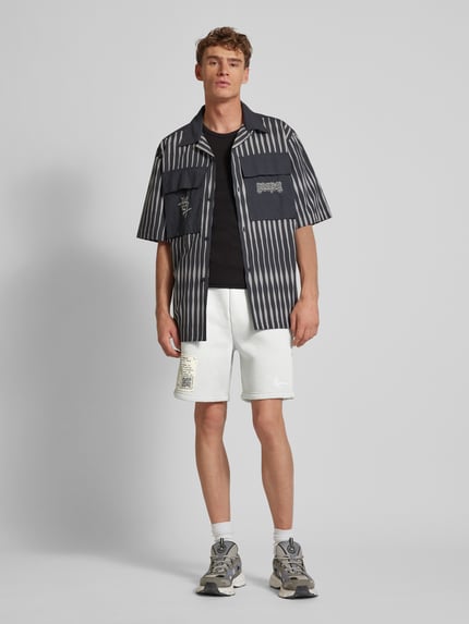 Karl Kani Regular Fit Sweatshorts mit Statement-Patch Blau 1