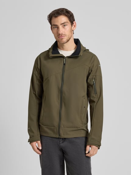 Męski model nosi Regular Fit Jacke mit Kapuze Modell 'BARMSTEDT' od Icepeak, zieleń, miękka tekstura, kieszenie na zamek, logo, całkowity widok z przodu, długość tyłu w rozmiarze 50: 78 cm, szerokość ramion w rozmiarze 50: 43 cm, szerokość klatki piersiowej w rozmiarze 50: 54 cm, długość rękawa w rozmiarze 50: 71 cm