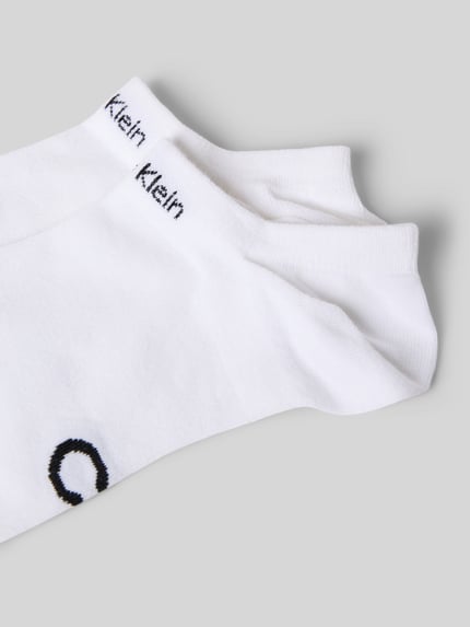 Produktfoto, Sneakersocken mit COOLMAX®-vezels Model 'LEANNE' van CK Calvin Klein, materiaalmix met stretch, nauwsluitende pasvorm, labeldetails, set van 2, wit met zwarte details, gladde textuur