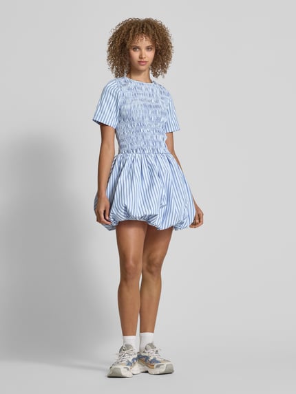 Amy Lynn Cocktailjurk met smokdetails, model 'Eleonor' Blauw - 1