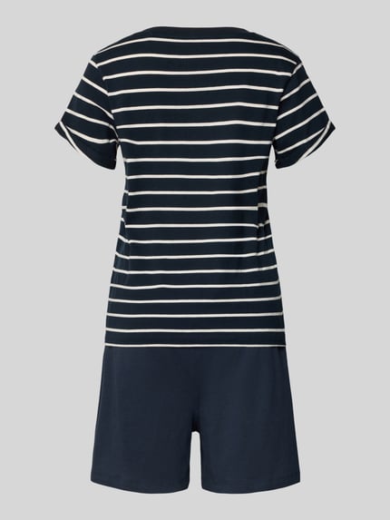 Frauenmodel trägt Regular Fit Pyjama-Set aus reiner Baumwolle von Marc O'Polo in Dunkelblau mit weißen Streifen, Jersey, Ganzkörperansicht Rückansicht.