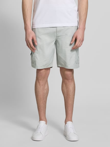 Mannelijk model draagt Relaxed Fit Bermudas uit pure katoen model 'DRAFTMEN' van Barbour, look: effen, relaxed fit, met riemlussen, drukknoop- en ritssluiting, elastische boord, steekzakken, cargozakken, achterzakken, puur katoen. Ganzkörperansicht van voren.
