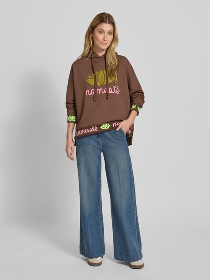 miss goodlife Hoodie met siersteentjes en extra brede schouders Chocoladebruin - 1