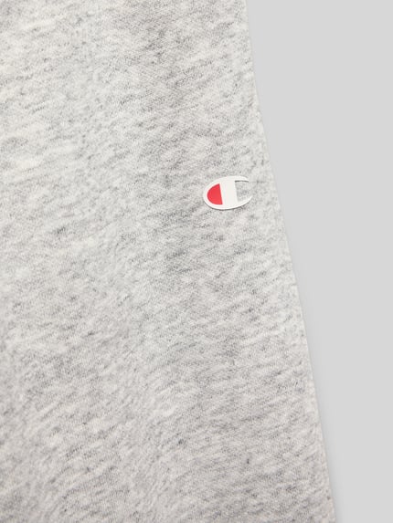 Produktfoto, Sweatpants mit Logo und elastischem Bund von CHAMPION, grauer Baumwoll-Mix, Logo, strukturierte Oberfläche, Detailaufnahme