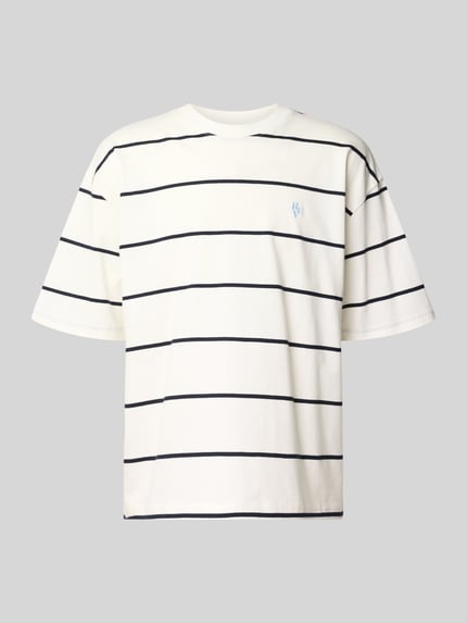 Produktfoto, T-Shirt mit Rundhalsausschnitt und Logo-Stitching von REVIEW aus reiner Baumwolle in Weiß mit schwarzen Streifen, Loose Fit, Rückseite 67 cm