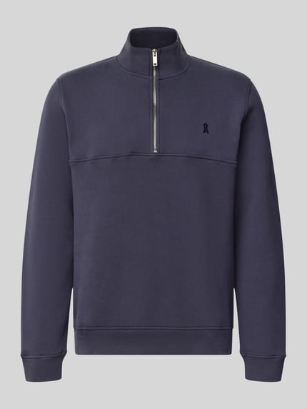 Produktfoto, dunkelblauer Regular Fit Troyer aus reiner Baumwolle Modell 'WAARLO' von ARMEDANGELS, dezente Struktur, glatte Oberfläche