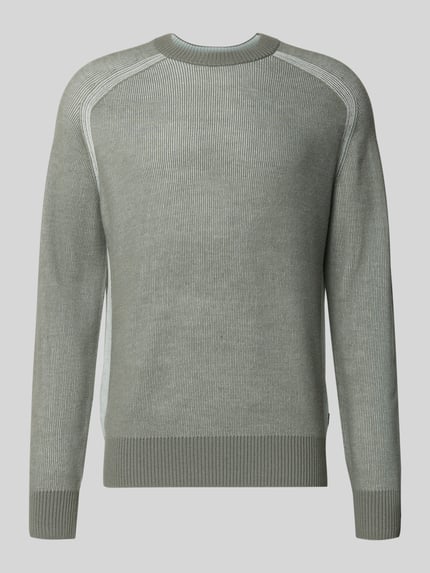Produktfoto, Regular Fit Strickpullover aus Schurwoll-Mix Modell 'AKAJER' von BOSS Orange in Melange-Optik, rippenstrukturierte Textur, gerippte Saumabschlüsse.