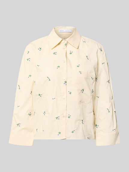 Produktfoto, cremefarbene Regular Fit Bluse mit grünen Stitchings, Hemdblusenkragen und Brusttasche, Modell 'LOVELY' von Mango, Damen Bluse