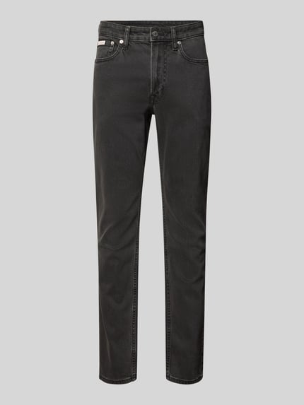 Produktfoto, Slim Fit Jeans mit Label-Detail von Calvin Klein Jeans aus schwarzem Baumwoll-Elasthan-Mix mit Eingrifftaschen und Knopf-Reißverschluss.