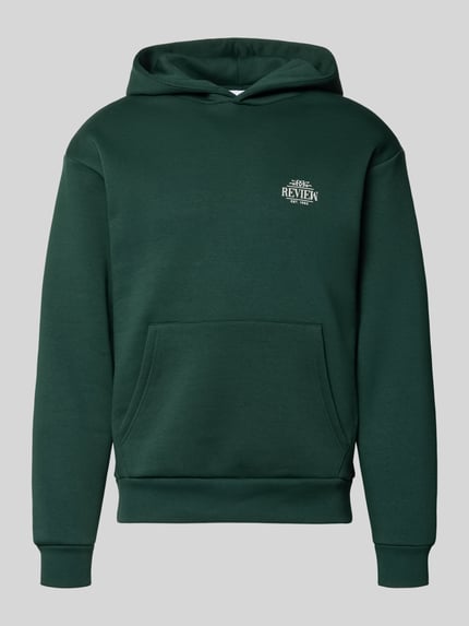 Produktfoto, Hoodie mit Logo-Print und Känguru-Tasche von REVIEW in Dunkelgrün aus Baumwoll-Mix, Relaxed-Fit, Kapuze, gerippte Abschlüsse