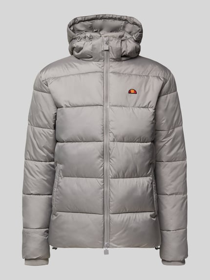 Productfoto, zilvergrijze Regular Fit Steppjacke met logo-stitching model 'Paddero' van Ellesse, capuchon, rits, zijzakken, doorgestikte structuur.