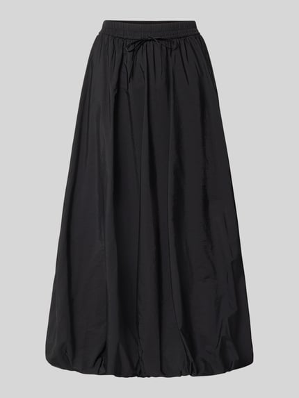 Produktfoto, zwarte uitlopende midi rok met tunnelkoord, lichte glans, glad oppervlak, Ausgestellter Midi-Rock mit Tunnelzug model 'CIURMA' van Weekend Max Mara, Dames