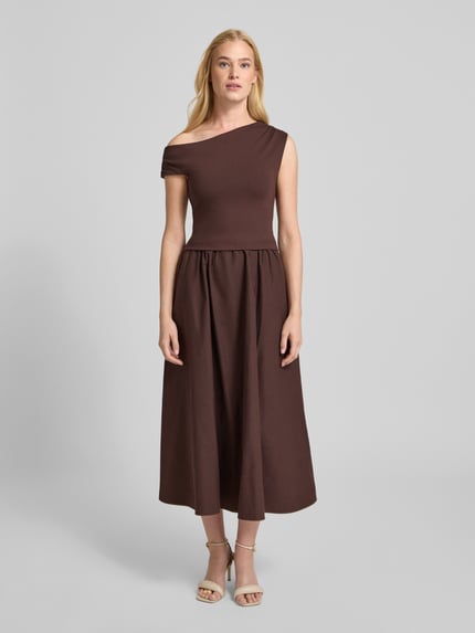 Forever New Cocktailkleid mit gelegten Falten Schoko 4