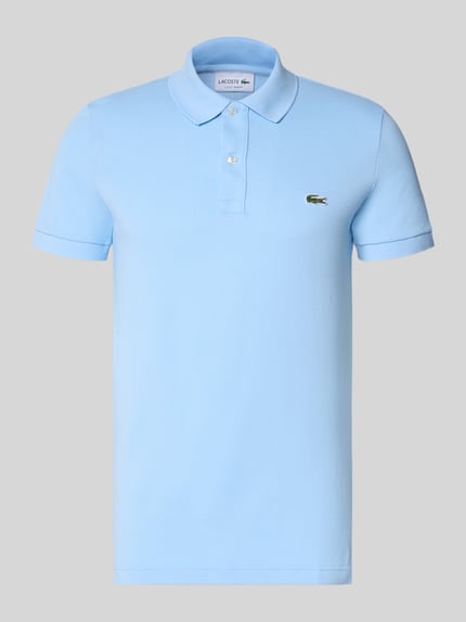 Produktfoto, Slim Fit Poloshirt aus reiner Baumwolle von Lacoste in Hellblau mit glatter Textur, klassische Form und kurzen Ärmeln