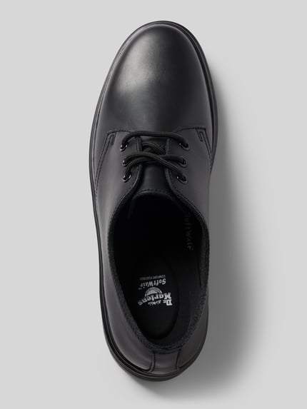 Produktfoto, schwarze Schuhe aus echtem Leder Modell 'Brookline' von Dr. Martens, runde Form, Schnürverschluss, profilierte Sohle, Absatzhöhe 4 cm, Schafthöhe 6 cm, Schaftweite 12 cm, matte glatte Textur