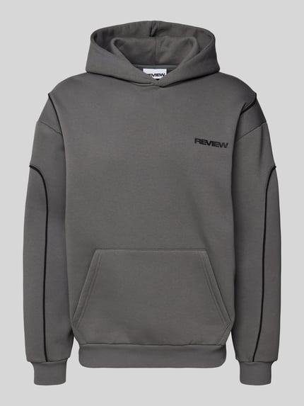 Productfoto, Hoodie met Logo en Känguru-Tasche van REVIEW in grijs katoenmix, regular fit, logo links op borst, kangoeroezak, 71 cm ruglengte, 67 cm mouwlengte